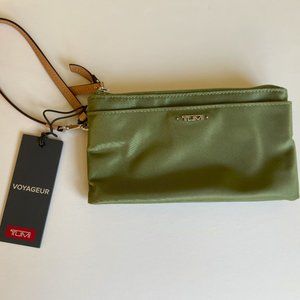 NEW with tags and box TUMI Voyageur Double Zip Wristlet in Green